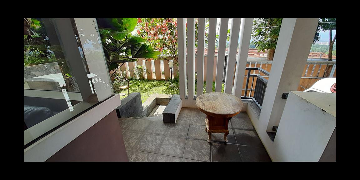 DIJUAL RUMAH TIGA LANTAI DI BANDUNG DIJUAL RUMAH TIGA LANTAI DI BANDUNG