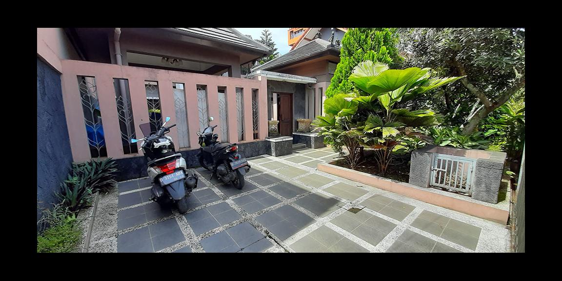 DIJUAL RUMAH TIGA LANTAI DI BANDUNG DIJUAL RUMAH TIGA LANTAI DI BANDUNG