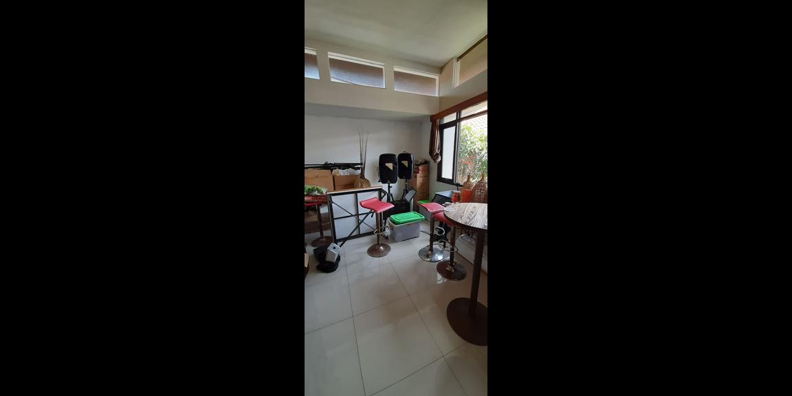 DIJUAL RUMAH TIGA LANTAI DI BANDUNG DIJUAL RUMAH TIGA LANTAI DI BANDUNG
