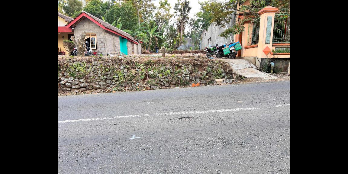 Tanah 454m² Strategis Buka Usaha Karanganyar Tanah 454m² Strategis Buka Usaha Karanganyar