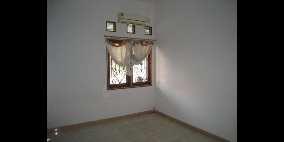 Disewakan Rumah Siap Huni 2 Kamar di Babatan Pratama, Wiyung, Surabaya Disewakan Rumah Siap Huni 2 Kamar di Babatan Pratama, Wiyung, Surabaya