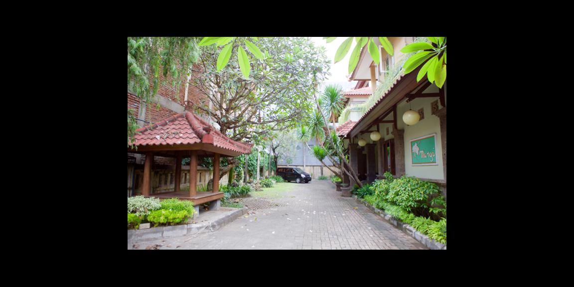 Bangunan Komersial dan Rumah Tinggal Bangunan Komersial dan Rumah Tinggal