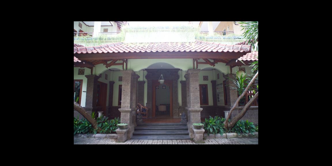 Bangunan Komersial dan Rumah Tinggal Bangunan Komersial dan Rumah Tinggal