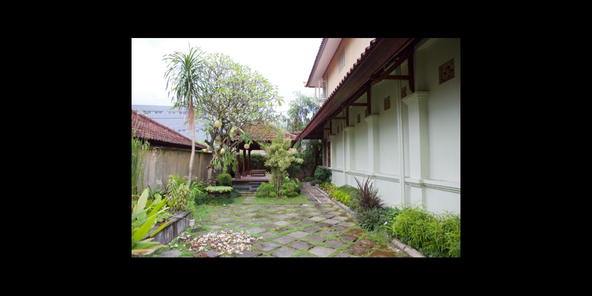 Bangunan Komersial dan Rumah Tinggal Bangunan Komersial dan Rumah Tinggal