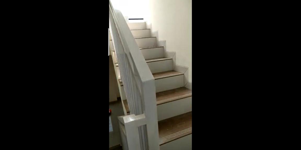 Rumah baru 3 lantai dengan Rooftop Rumah baru 3 lantai dengan Rooftop