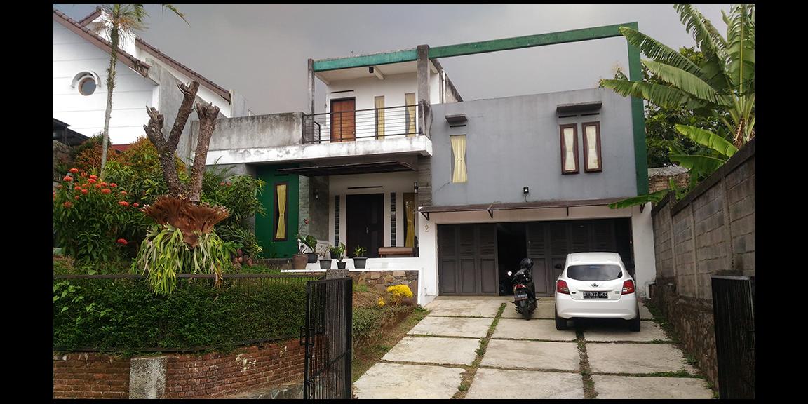 DIJUAL RUMAH DUA LANTAI DENGAN PAVILIUN SAYAP CIGADUNG-DAGO BANDUNG DIJUAL RUMAH DUA LANTAI DENGAN PAVILIUN SAYAP CIGADUNG-DAGO BANDUNG