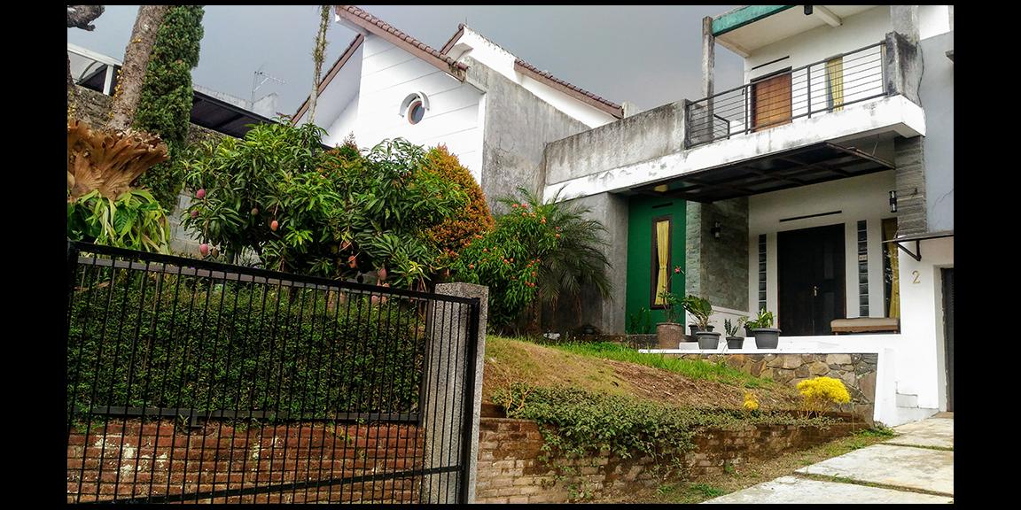 DIJUAL RUMAH DUA LANTAI DENGAN PAVILIUN SAYAP CIGADUNG-DAGO BANDUNG DIJUAL RUMAH DUA LANTAI DENGAN PAVILIUN SAYAP CIGADUNG-DAGO BANDUNG