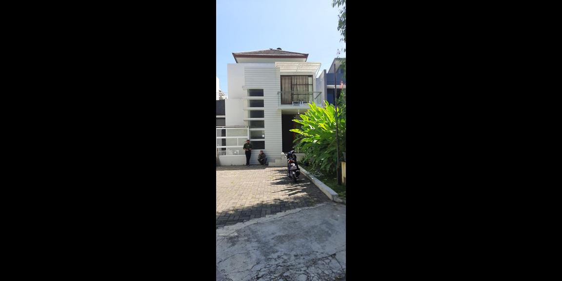 RUMAH DUA LANTAI GAYA MINIMALIS  RESOR DAGO PAKAR BANDUNG RUMAH DUA LANTAI GAYA MINIMALIS  RESOR DAGO PAKAR BANDUNG