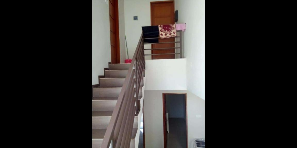 RUMAH DUA LANTAI GAYA MINIMALIS  RESOR DAGO PAKAR BANDUNG RUMAH DUA LANTAI GAYA MINIMALIS  RESOR DAGO PAKAR BANDUNG