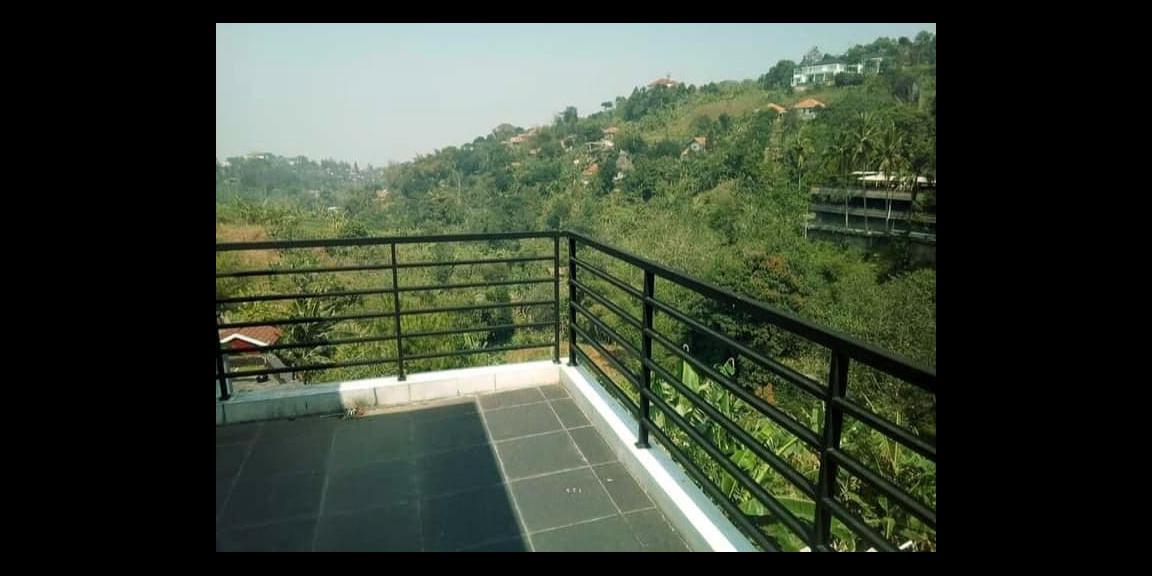 RUMAH DUA LANTAI GAYA MINIMALIS  RESOR DAGO PAKAR BANDUNG RUMAH DUA LANTAI GAYA MINIMALIS  RESOR DAGO PAKAR BANDUNG