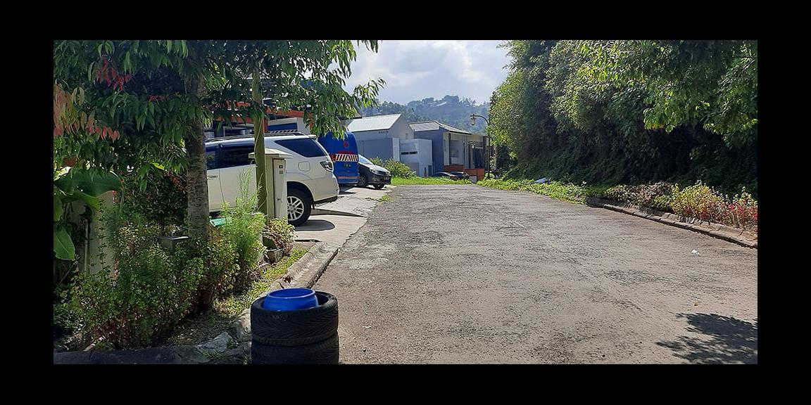 RUMAH DUA LANTAI GAYA MINIMALIS  RESOR DAGO PAKAR BANDUNG RUMAH DUA LANTAI GAYA MINIMALIS  RESOR DAGO PAKAR BANDUNG