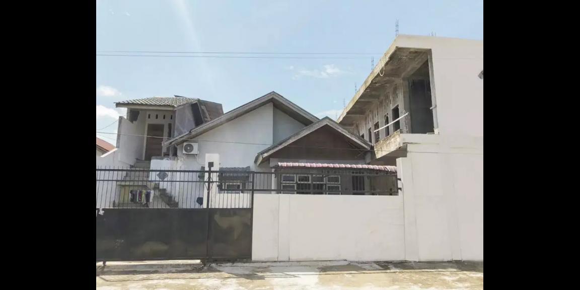 Rumah Dijual Plus Kost2an 11 Kamar Strategis Dekat Area Kampus di Kota Padang Rumah Dijual Plus Kost2an 11 Kamar Strategis Dekat Area Kampus di Kota Padang