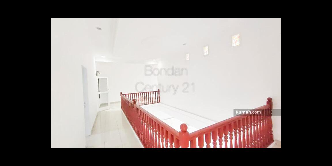 Disewakan / dikontrakkan rumah 2 lantai di lokasi sangat strategis di area Tegal Parang, Mampang Prapatan, cocok untuk Kantor dengan parkiran luas. Disewakan / dikontrakkan rumah 2 lantai di lokasi sangat strategis di area Tegal Parang, Mampang Prapatan, cocok untuk Kantor dengan parkiran luas.