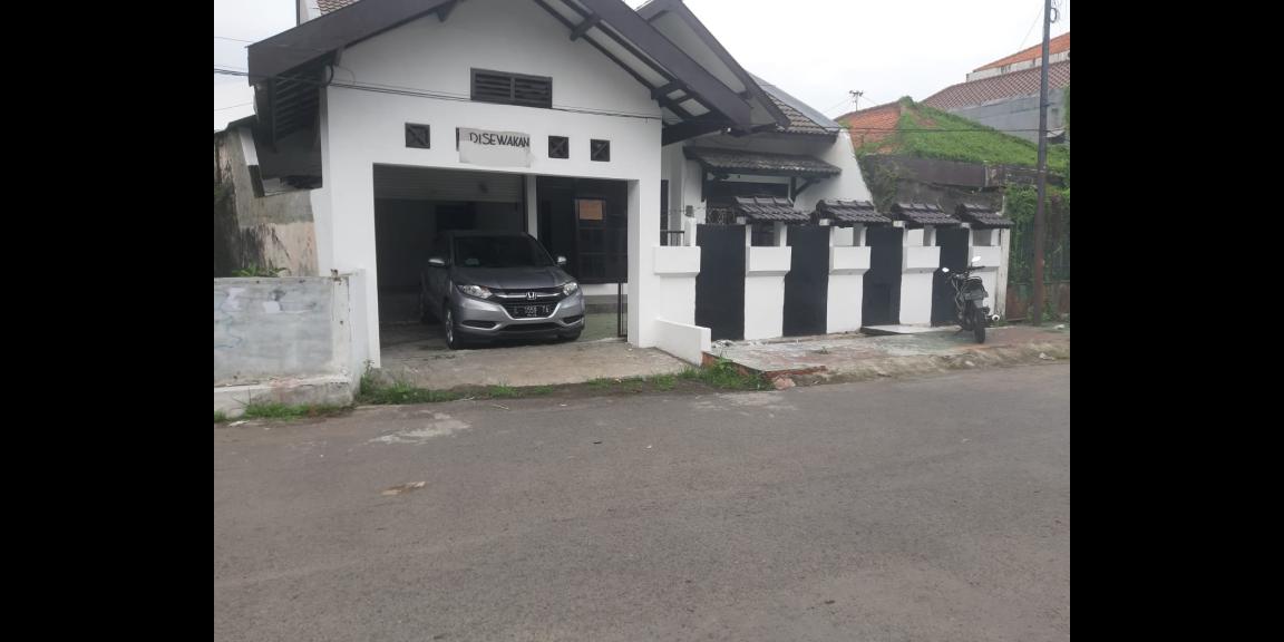 Disewakan RUmah - Surabaya Barat Disewakan RUmah - Surabaya Barat