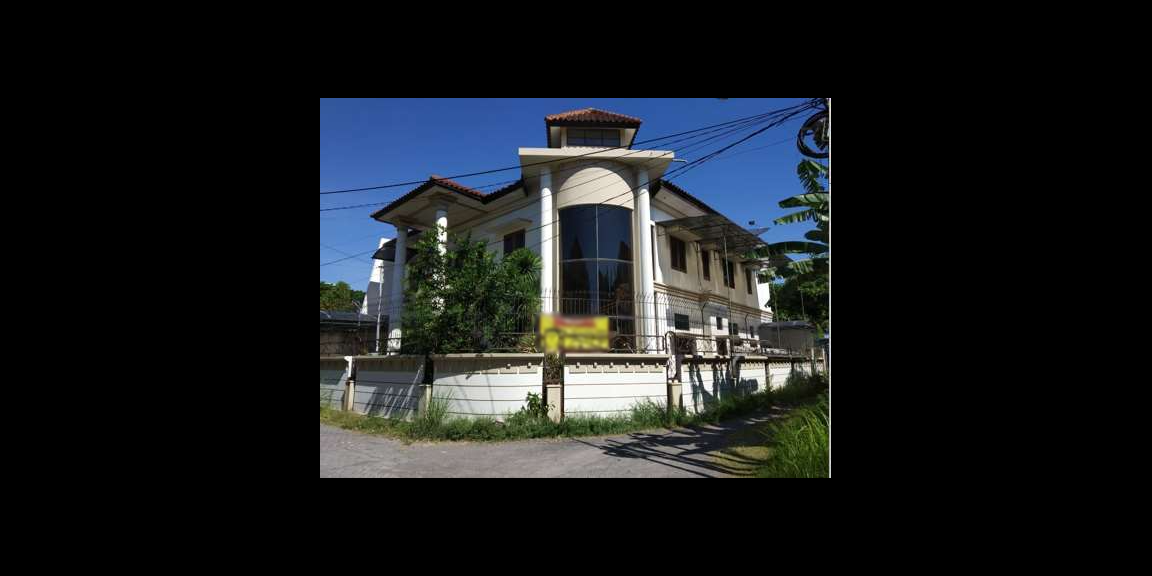 Dijual Rumah Pojokan 2 Lantai di Putat Indah Timur, Surabaya Dijual Rumah Pojokan 2 Lantai di Putat Indah Timur, Surabaya