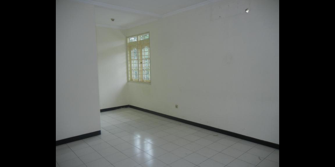 Disewakan Rumah Pakis Tirtosari Mayjend Sungkono dekat Ciputra World Disewakan Rumah Pakis Tirtosari Mayjend Sungkono dekat Ciputra World