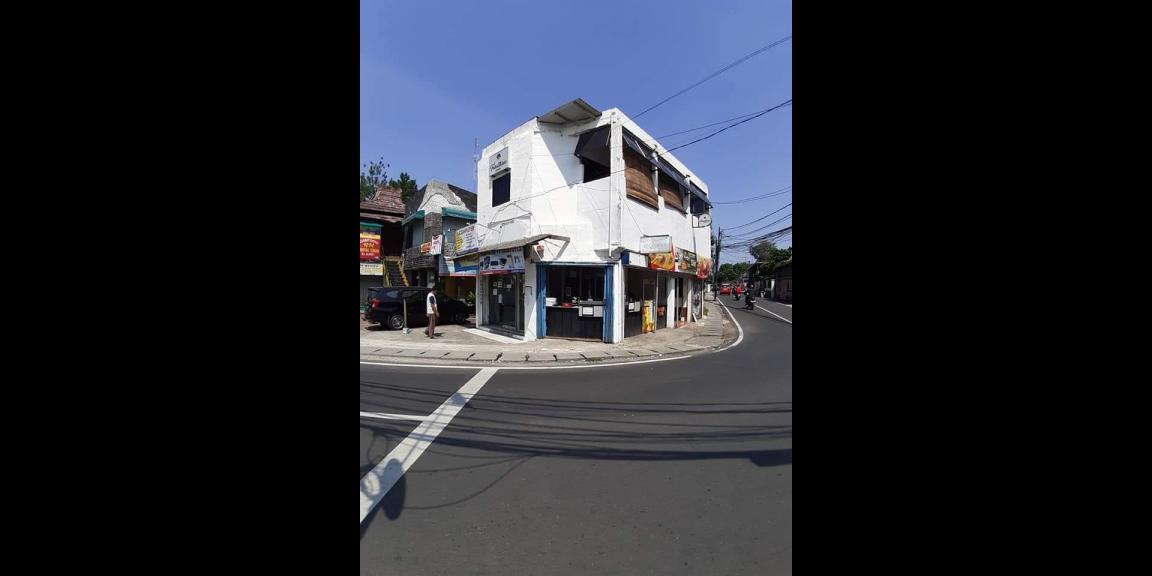 Dijual cepat Ruko 3 lantai dilokasi strategis dan ramai. Dijual cepat Ruko 3 lantai dilokasi strategis dan ramai.