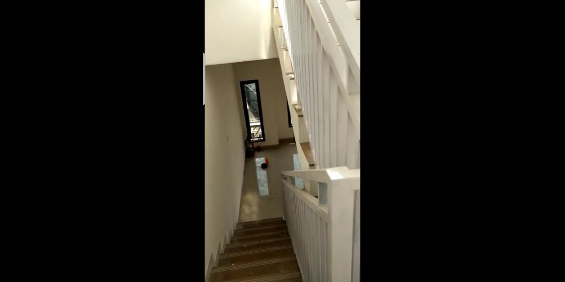 Rumah baru 3 lantai dengan Rooftop Rumah baru 3 lantai dengan Rooftop