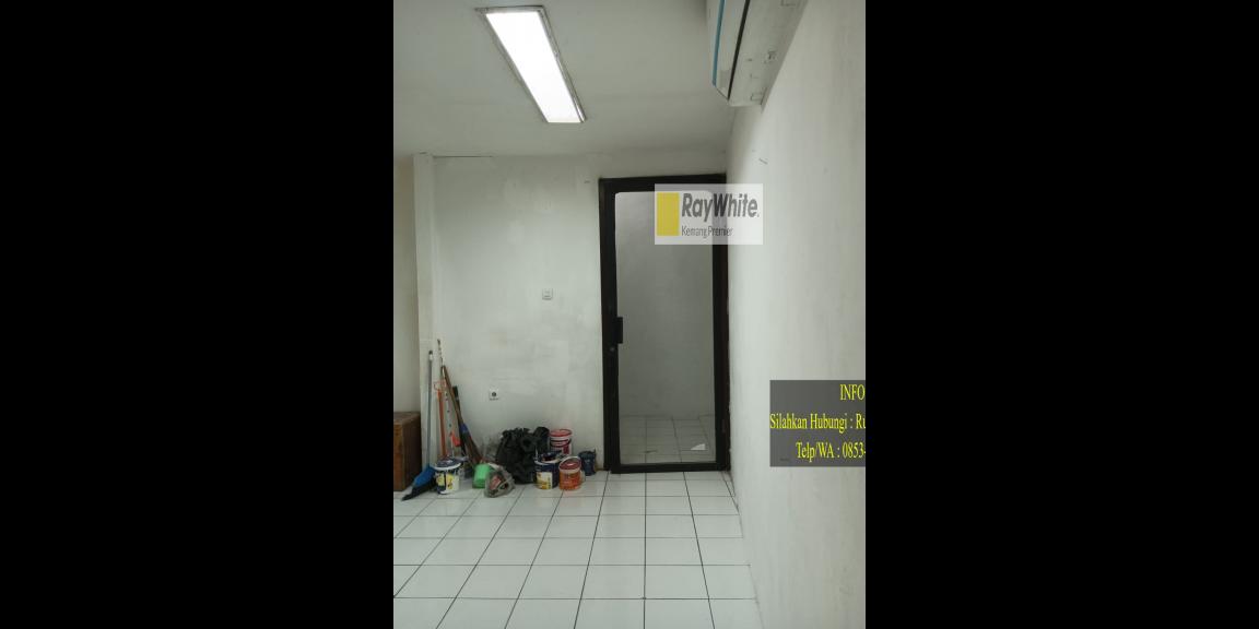 Office Space dekat Akses Jalan Tol di Tebet Office Space dekat Akses Jalan Tol di Tebet