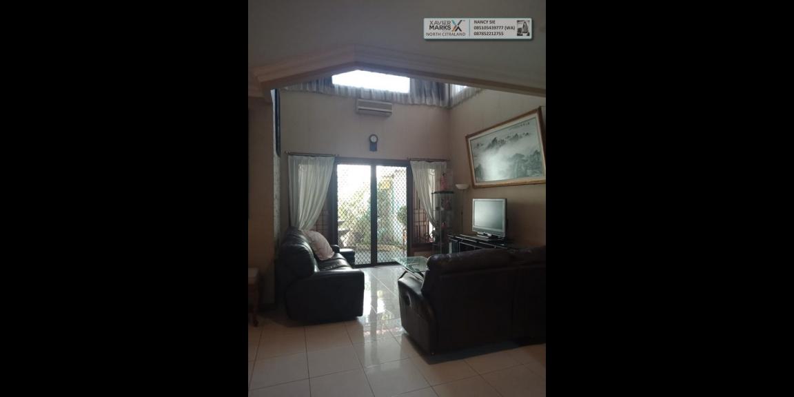 RUMAH DISEWAKAN @ Graha Famili Surabaya - Terawat dan Siap Huni. RUMAH DISEWAKAN @ Graha Famili Surabaya - Terawat dan Siap Huni.