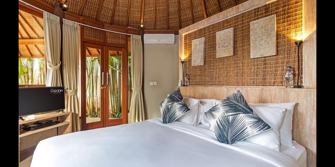 FULLY FURNISHED TROPICAL PRIVATE VILLA IN CANGGU FOR SALE ! FULLY FURNISHED TROPICAL PRIVATE VILLA IN CANGGU FOR SALE !