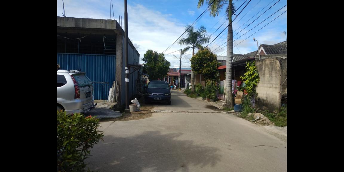 Jalan depan rumah Jalan depan rumah