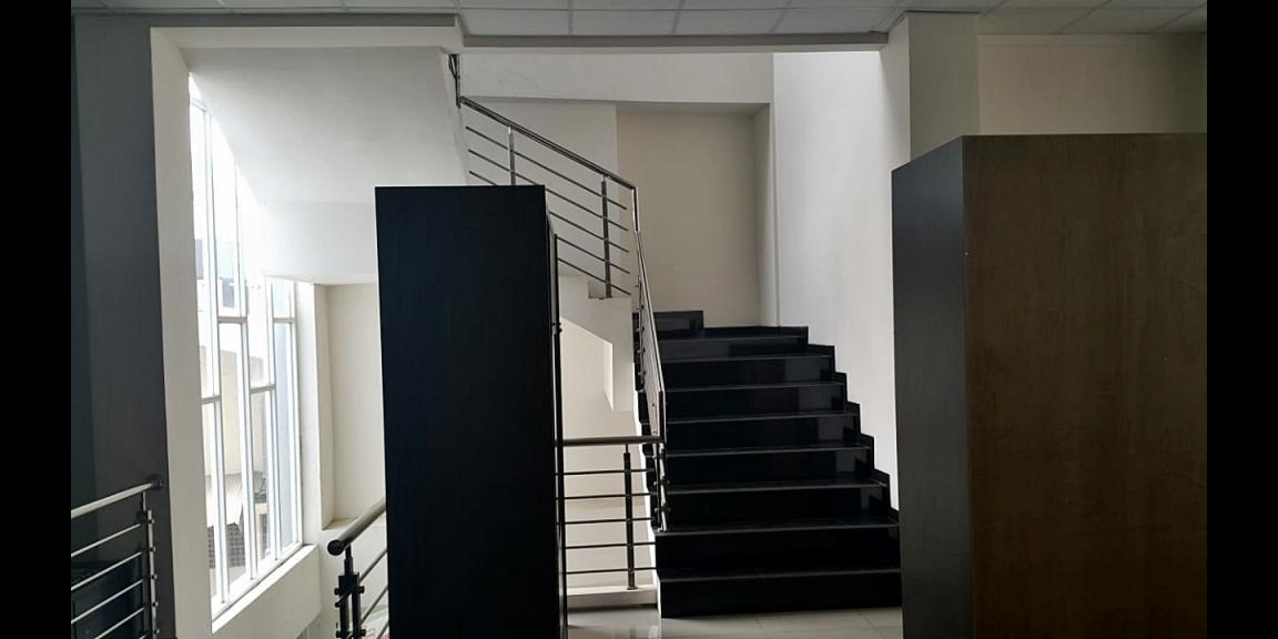 Showroom 3 LT.450-LB.900m2 Jl.Gendingan, Dkt Queen City,Smg Kota Showroom 3 LT.450-LB.900m2 Jl.Gendingan, Dkt Queen City,Smg Kota