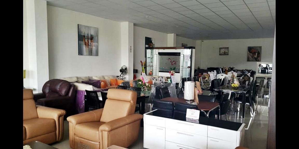 Showroom 3 LT.450-LB.900m2 Jl.Gendingan, Dkt Queen City,Smg Kota Showroom 3 LT.450-LB.900m2 Jl.Gendingan, Dkt Queen City,Smg Kota