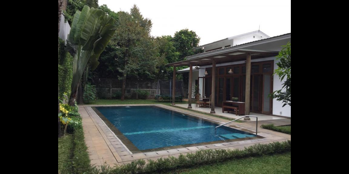 jual rumah mewah di pejaten barat ada kolam renang  jual rumah mewah di pejaten barat ada kolam renang