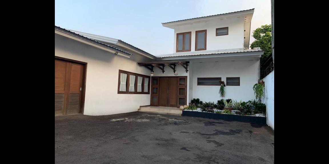 jual rumah mewah di pejaten barat ada kolam renang  jual rumah mewah di pejaten barat ada kolam renang