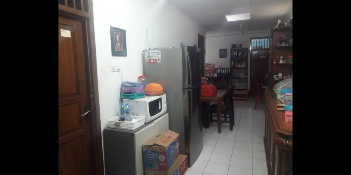 Dijual Rumah Jatinegara Cocok untuk usaha kos2an Dijual Rumah Jatinegara Cocok untuk usaha kos2an