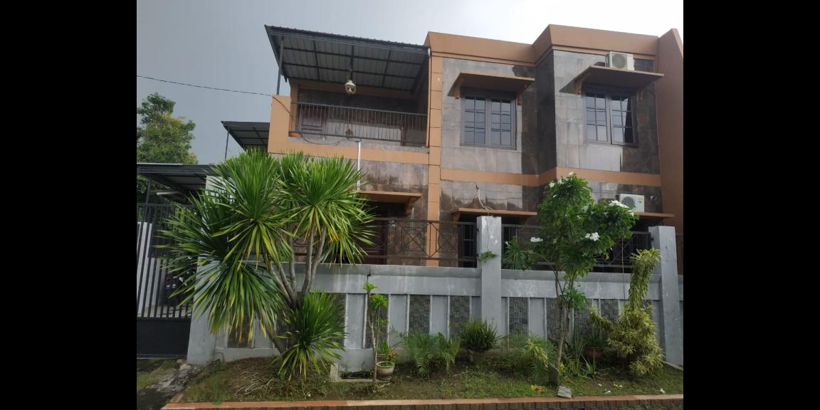 Dijual Rumah 3 lt. Istimewa Dijual Rumah 3 lt. Istimewa