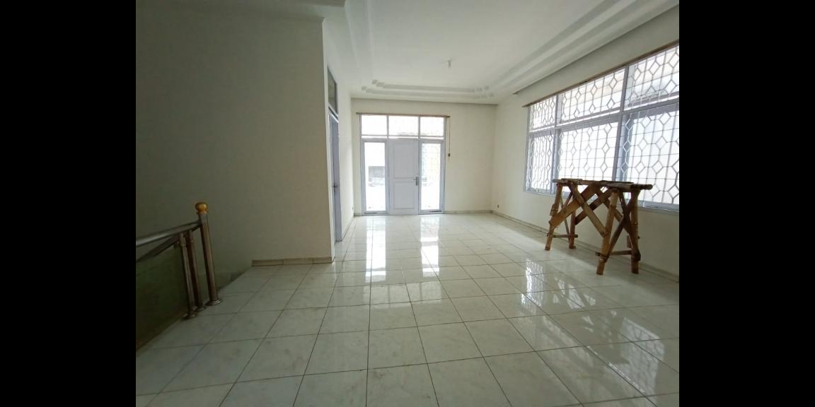 JUAL MURAH Rumah Luas Baru Renovasi di Daerah Bandung Wetan JUAL MURAH Rumah Luas Baru Renovasi di Daerah Bandung Wetan