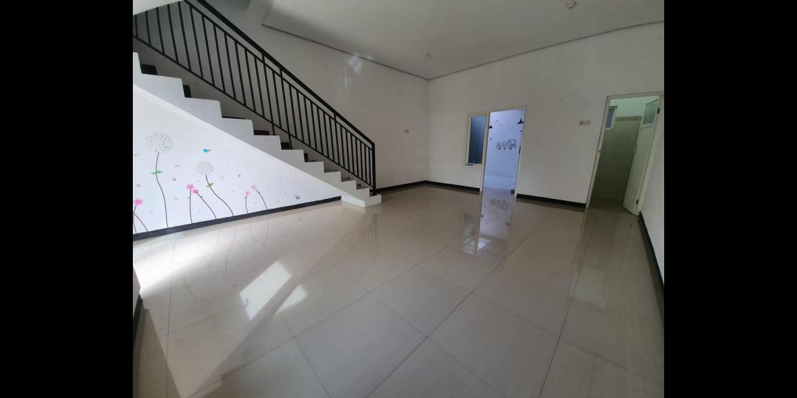 Disewakan rmh 2lt lokasi strategis tengah kota Surabaya timur Disewakan rmh 2lt lokasi strategis tengah kota Surabaya timur