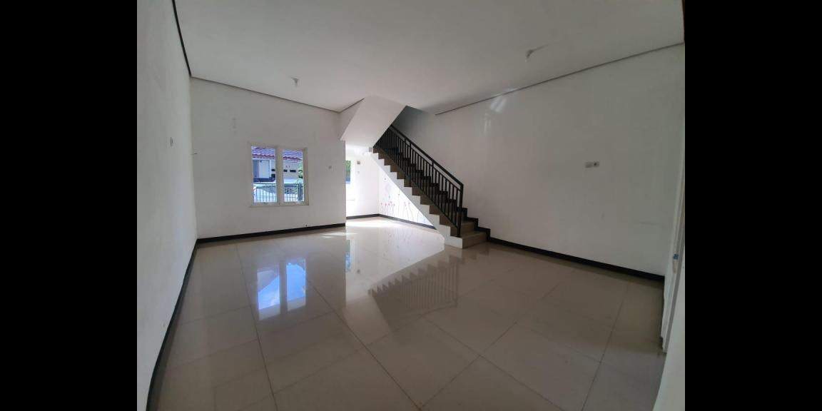 Disewakan rmh 2lt lokasi strategis tengah kota Surabaya timur Disewakan rmh 2lt lokasi strategis tengah kota Surabaya timur