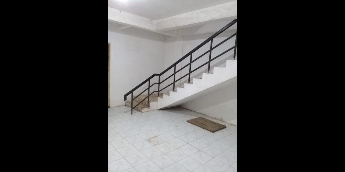 Ruko 3,5 Lantai LOKASI STRATEGIS Jakarta Pusat Ruko 3,5 Lantai LOKASI STRATEGIS Jakarta Pusat