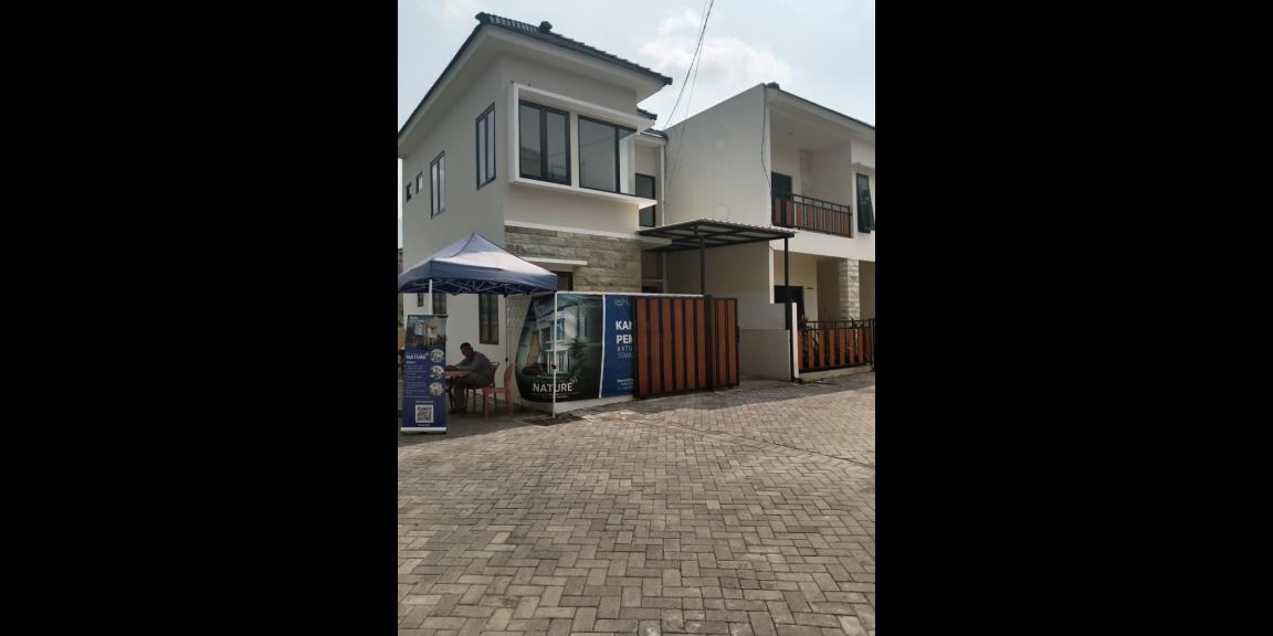 Rumah kota Batu 2 Lt mewah kolam renang rooftop type 70/70m pinggir aspal Rumah kota Batu 2 Lt mewah kolam renang rooftop type 70/70m pinggir aspal