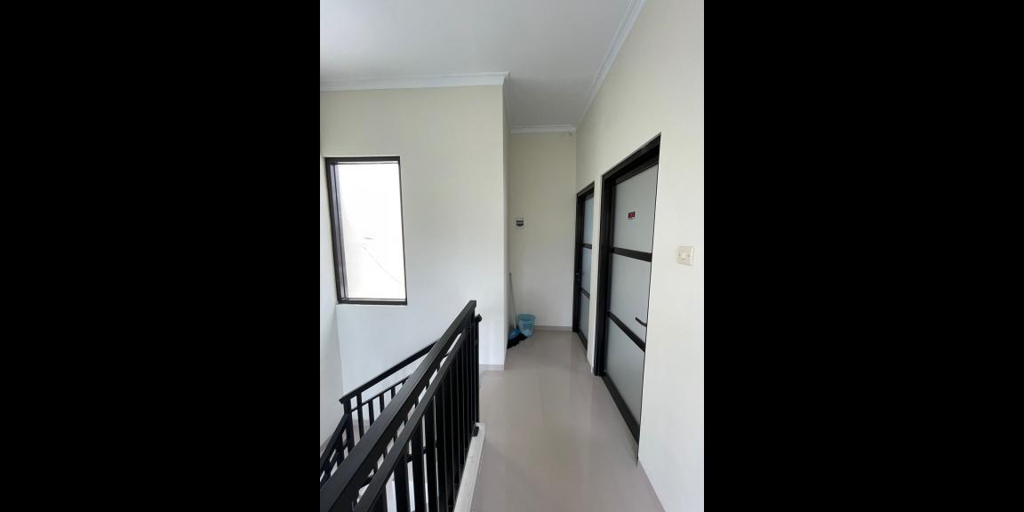 Rumah kota Batu 2 Lt mewah kolam renang rooftop type 70/70m pinggir aspal Rumah kota Batu 2 Lt mewah kolam renang rooftop type 70/70m pinggir aspal