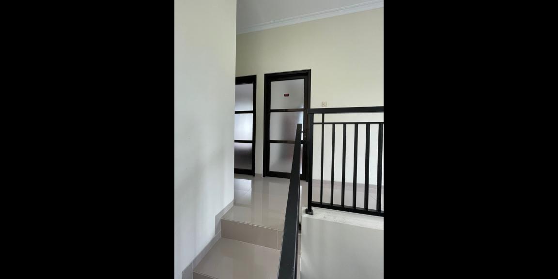 Rumah kota Batu 2 Lt mewah kolam renang rooftop type 70/70m pinggir aspal Rumah kota Batu 2 Lt mewah kolam renang rooftop type 70/70m pinggir aspal