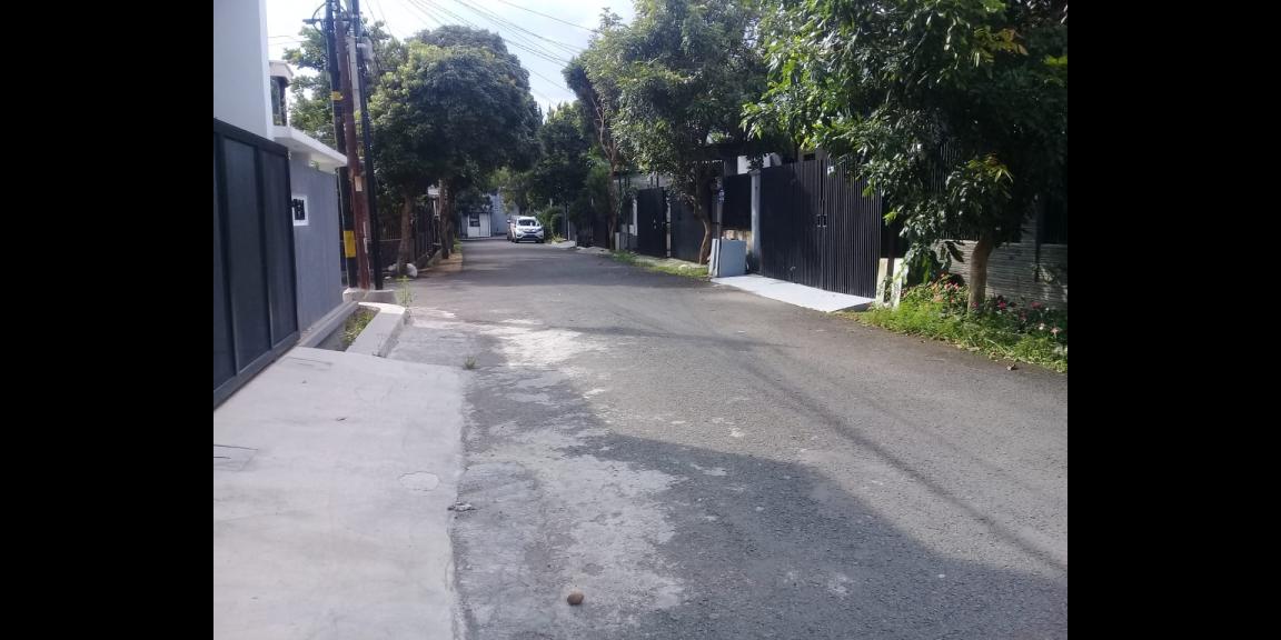 Tanah di komplek Sariwangi lebar 12x25m kotak BAGUS LANGKA. Tanah di komplek Sariwangi lebar 12x25m kotak BAGUS LANGKA.