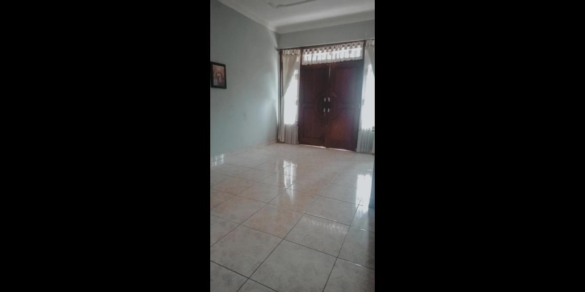 Rumah COCOK untuk usaha pinggir jalan ,lebar muka 25m KOTAK.. Rumah COCOK untuk usaha pinggir jalan ,lebar muka 25m KOTAK..