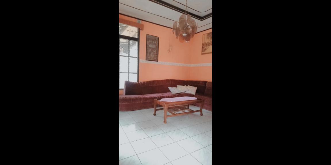Rumah COCOK untuk usaha pinggir jalan ,lebar muka 25m KOTAK.. Rumah COCOK untuk usaha pinggir jalan ,lebar muka 25m KOTAK..