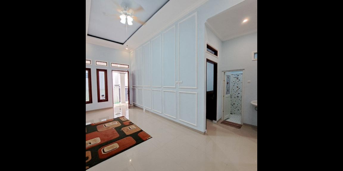 Rumah baru Pondok Gede Bekasi dekat stasiun LRT Rumah baru Pondok Gede Bekasi dekat stasiun LRT