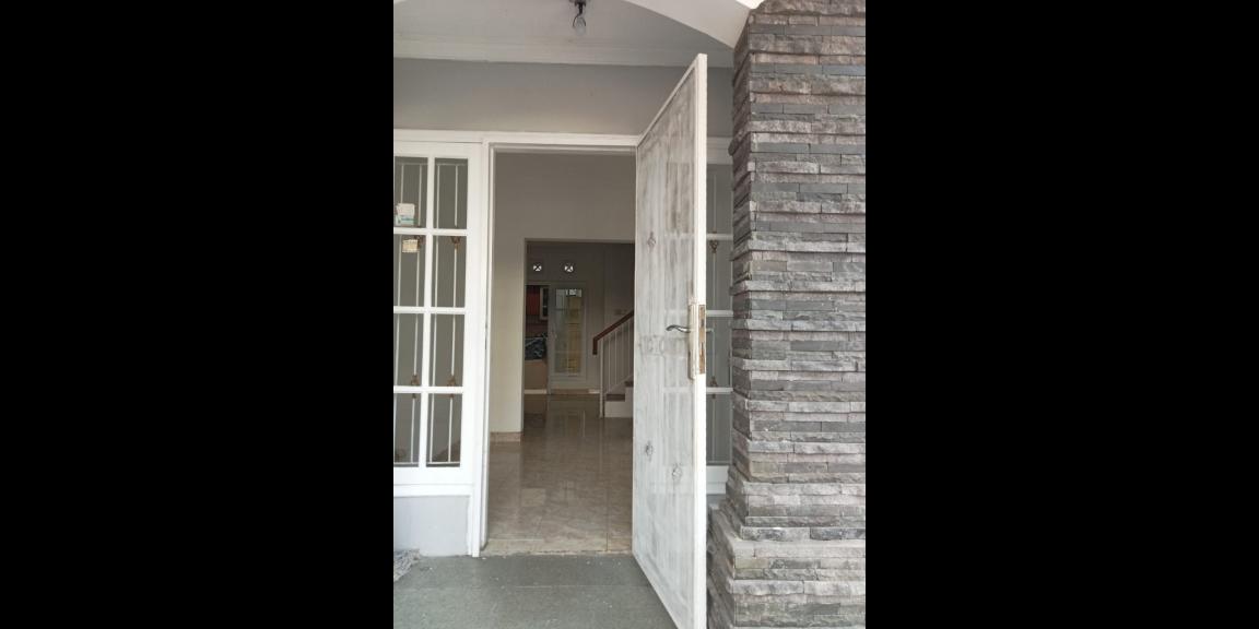 Rumah mewah dalam komplek Rafless Hill Cibubur Rumah mewah dalam komplek Rafless Hill Cibubur