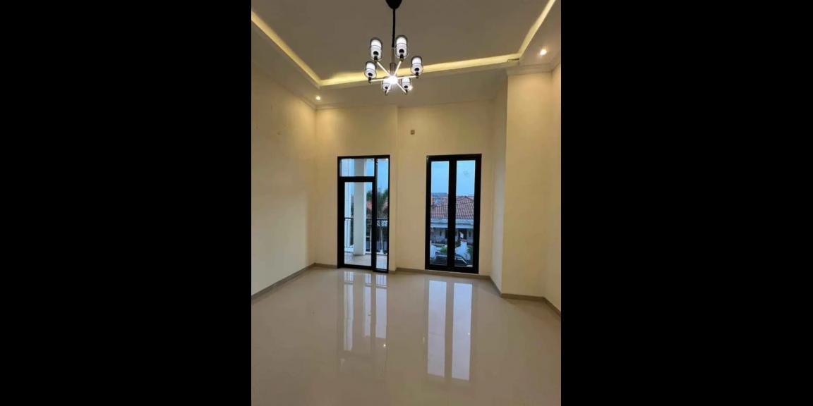 Rumah Baru Minimalis Modern di Komplek Ketintang Madya Surabaya Selatan Rumah Baru Minimalis Modern di Komplek Ketintang Madya Surabaya Selatan