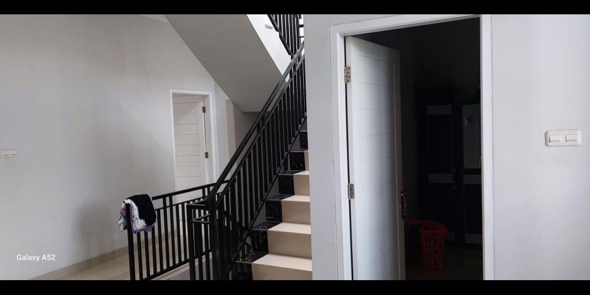 Hadir Rumah di kawasan strategis Griya Serpong Asri, Cisauk, Tangerang. Dibangun di atas area tanah 72m² dan area bangunan 110m² Hadir Rumah di kawasan strategis Griya Serpong Asri, Cisauk, Tangerang. Dibangun di atas area tanah 72m² dan area bangunan 110m²