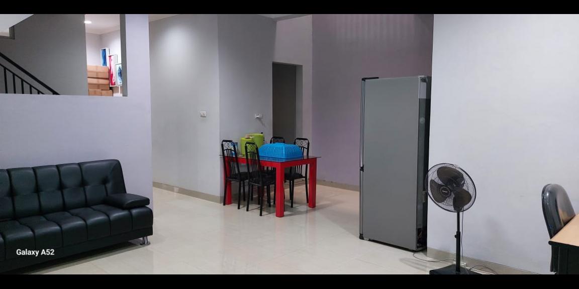 Hadir Rumah di kawasan strategis Griya Serpong Asri, Cisauk, Tangerang. Dibangun di atas area tanah 72m² dan area bangunan 110m² Hadir Rumah di kawasan strategis Griya Serpong Asri, Cisauk, Tangerang. Dibangun di atas area tanah 72m² dan area bangunan 110m²