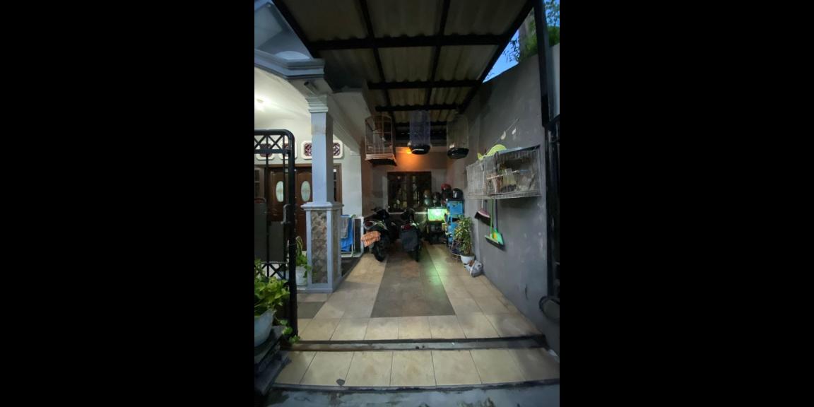 Rumah Siap Huni Lokasi Strategis di Ketintang Surabaya Selatan Rumah Siap Huni Lokasi Strategis di Ketintang Surabaya Selatan