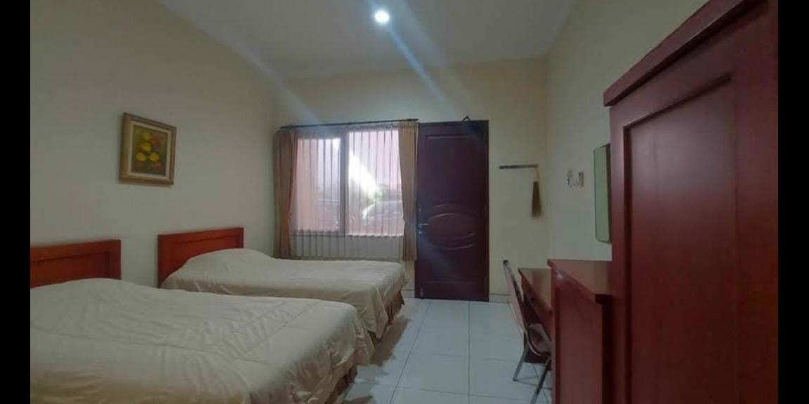 For Sale Guest House / Home Stay Lokasi Strategis di Kertajaya Indah Surabaya For Sale Guest House / Home Stay Lokasi Strategis di Kertajaya Indah Surabaya