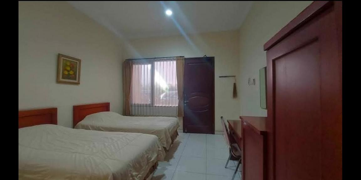 For Sale Guest House / Home Stay Lokasi Strategis di Kertajaya Indah Surabaya For Sale Guest House / Home Stay Lokasi Strategis di Kertajaya Indah Surabaya